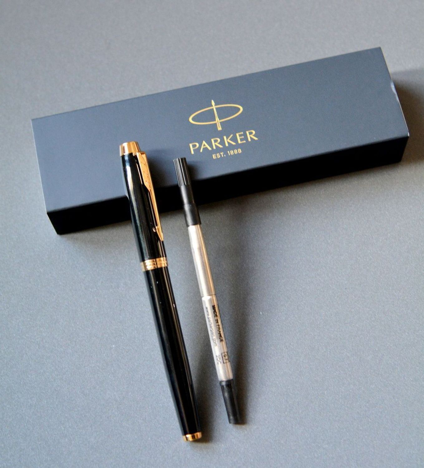 Pióro kulkowe Parker IM Czarne GT T2016 (1931659) PIÓRO 1931659. To pióro, które posiada unowocześnioną formę, podaną w eleganckim, nawiązującym do klasycznego wydaniu. Ma stożkową formę, która idealnie współgra z innowacyjnym wzornictwem. .jpg